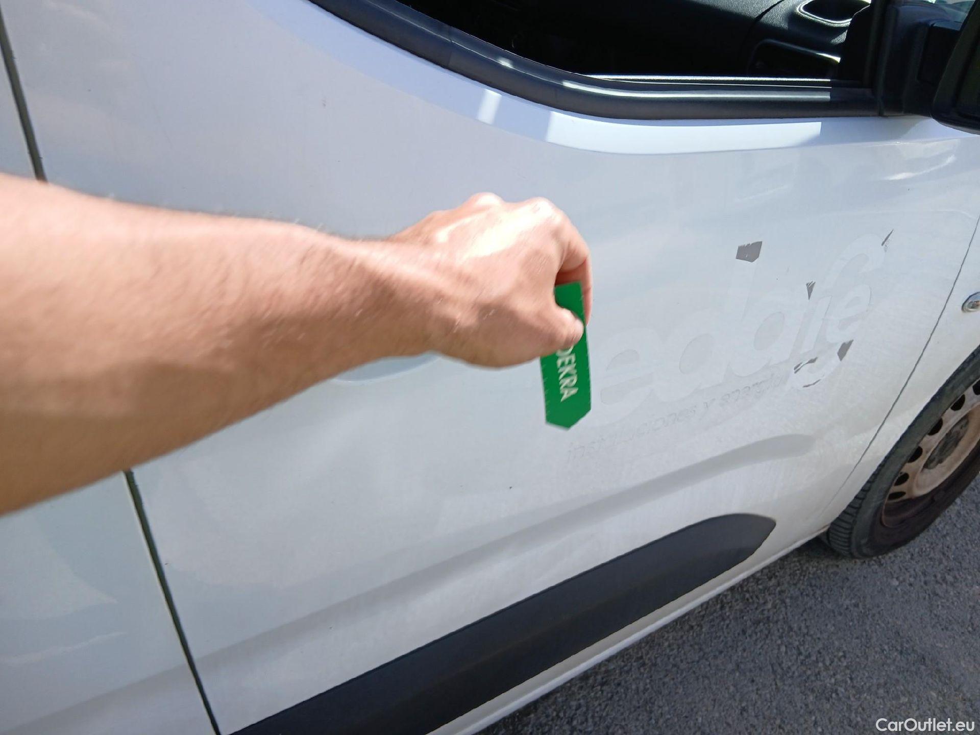  Citroen  Berlingo CITROEN  / 2018 / 4P / combi Talla M BlueHDi 100 LIVE (AC) #22