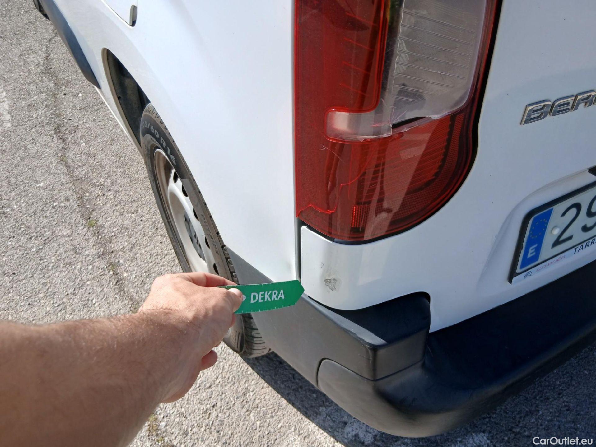  Citroen  Berlingo CITROEN  / 2018 / 4P / combi Talla M BlueHDi 100 LIVE (AC) #11