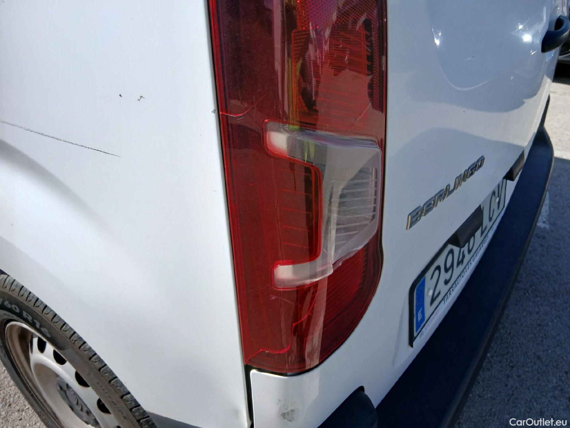  Citroen  Berlingo CITROEN  / 2018 / 4P / combi Talla M BlueHDi 100 LIVE (AC) #9