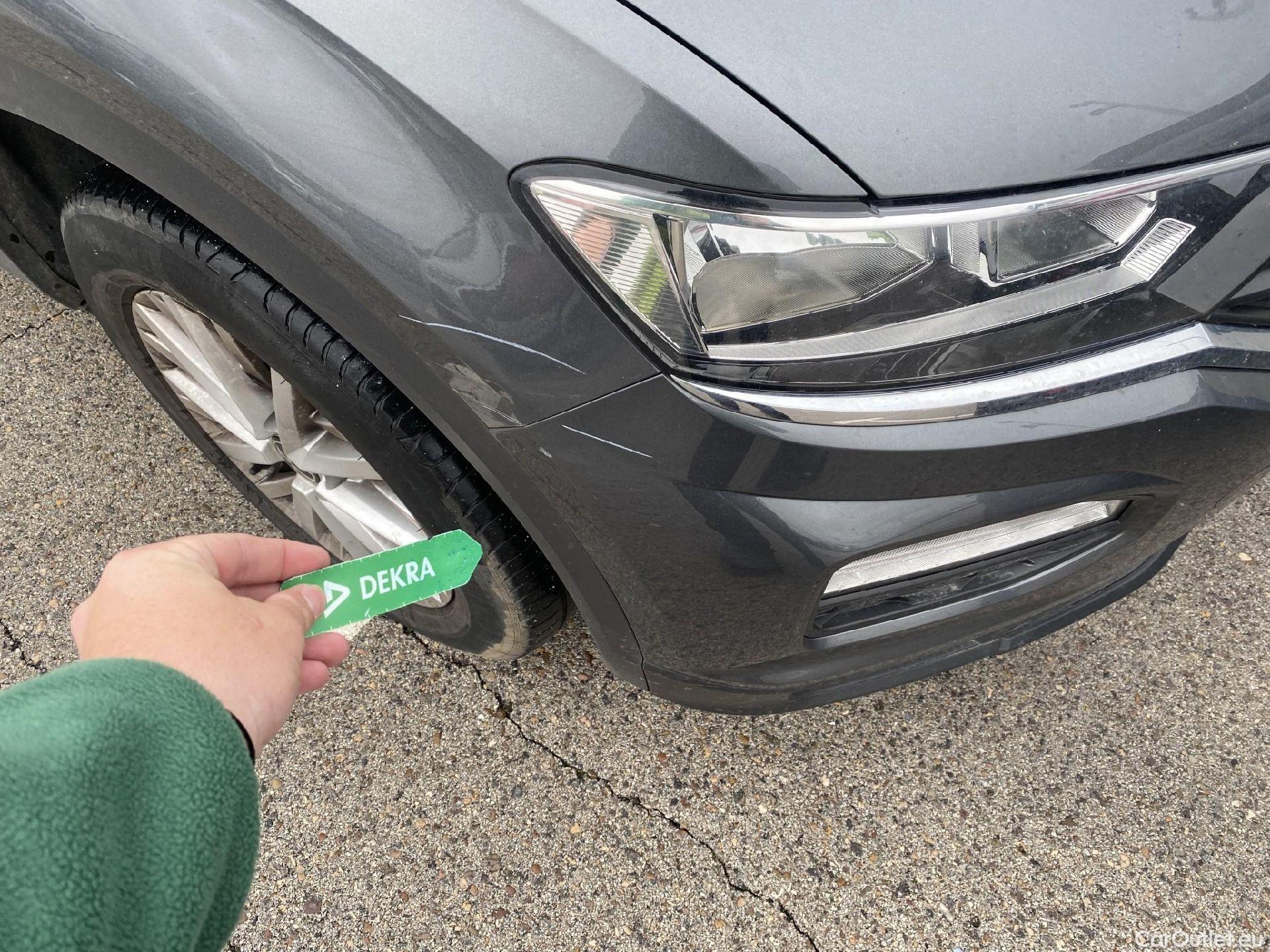  Volkswagen  T-ROC VOLKSWAGEN  / 2017 / 5P / todoterreno Edition 1.0 TSI 81kW (110CV) #3