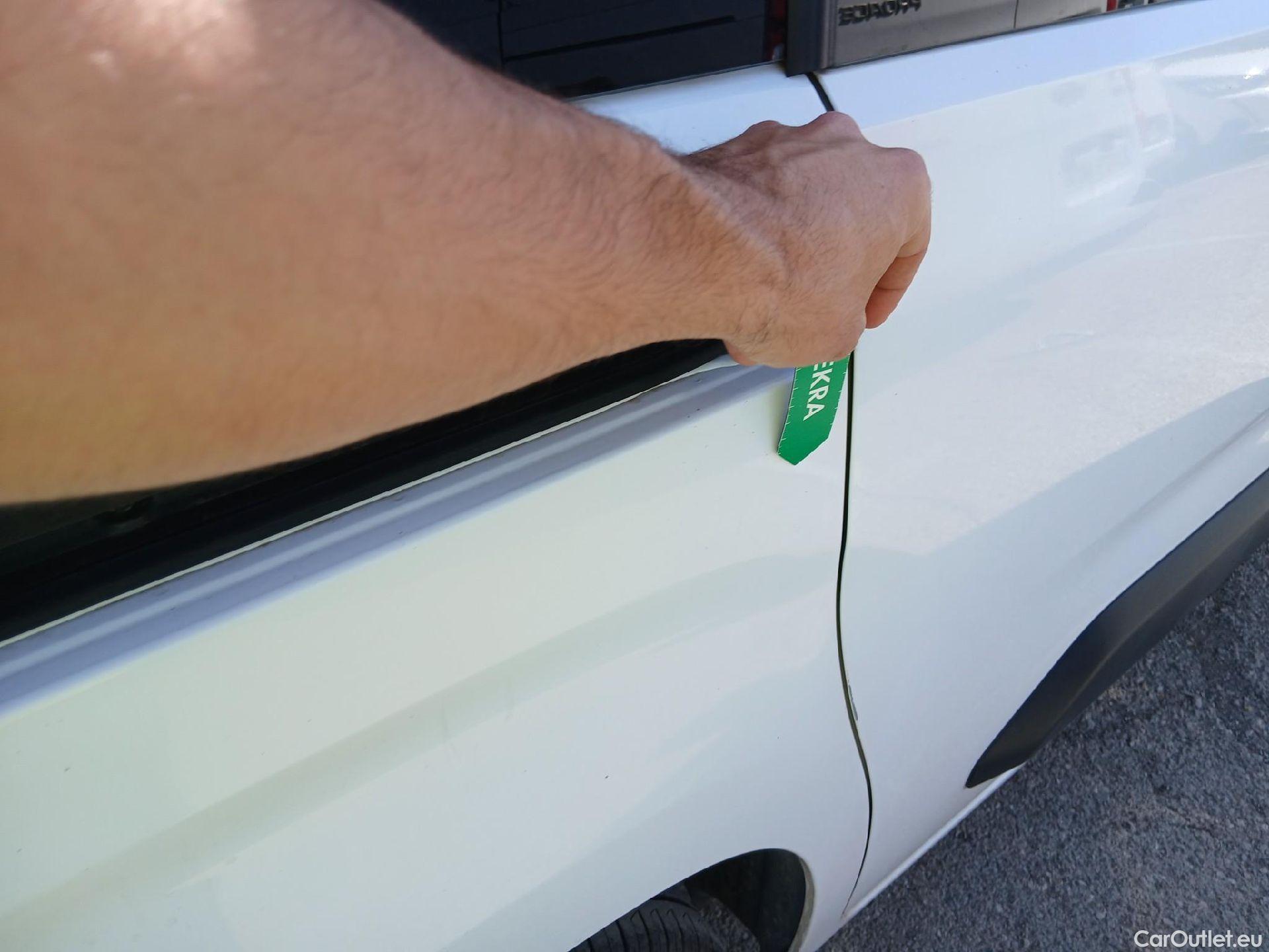  Citroen  Berlingo CITROEN  / 2018 / 4P / combi Talla M BlueHDi 100 LIVE (AC) #18