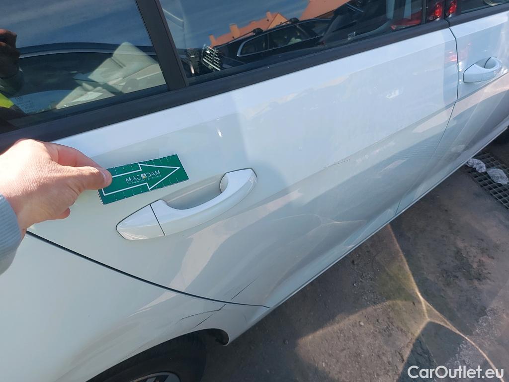  Volkswagen  Golf  VOLKSWAGEN / 2016 / 5P / berlina con portón e-ePower 110 kW (136CV) #11