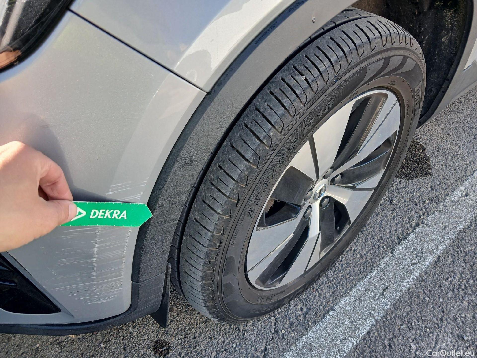  Volvo  XC 40 VOLVO XC40 / 2021 / 5P / todoterreno 1.5 T5 Twin Recharge Plus Dark Auto #3