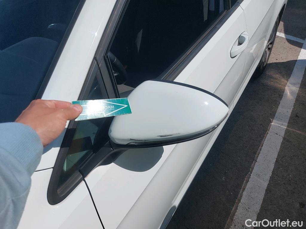  Volkswagen  Golf  VOLKSWAGEN / 2016 / 5P / berlina con portón e-ePower 110 kW (136CV) #20