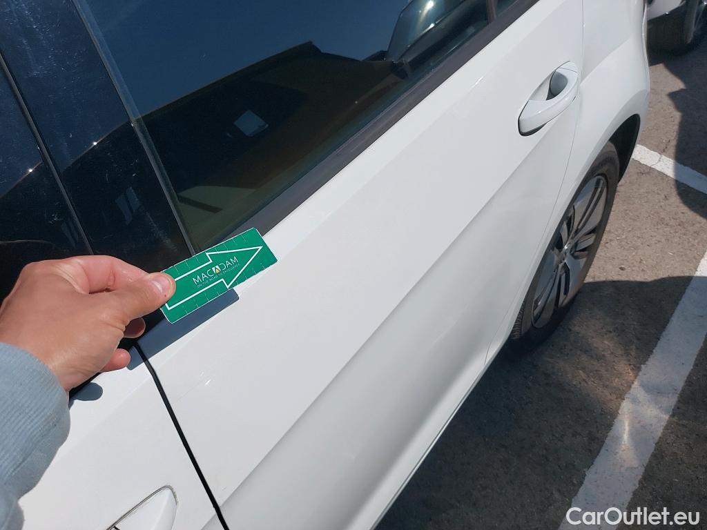  Volkswagen  Golf  VOLKSWAGEN / 2016 / 5P / berlina con portón e-ePower 110 kW (136CV) #9