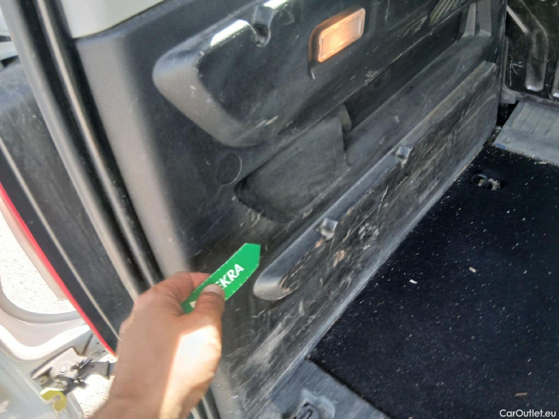  Citroen  Berlingo CITROEN  / 2018 / 4P / combi Talla M BlueHDi 100 LIVE (AC) #32