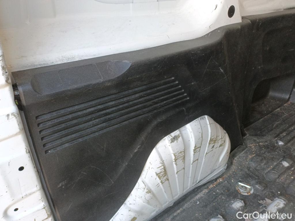  Peugeot  Partner PEUGEOT  / 2018 / 3P / furgón derivado de turismo Pro Standard 600kg BlueHDi 73kW (AC) #39