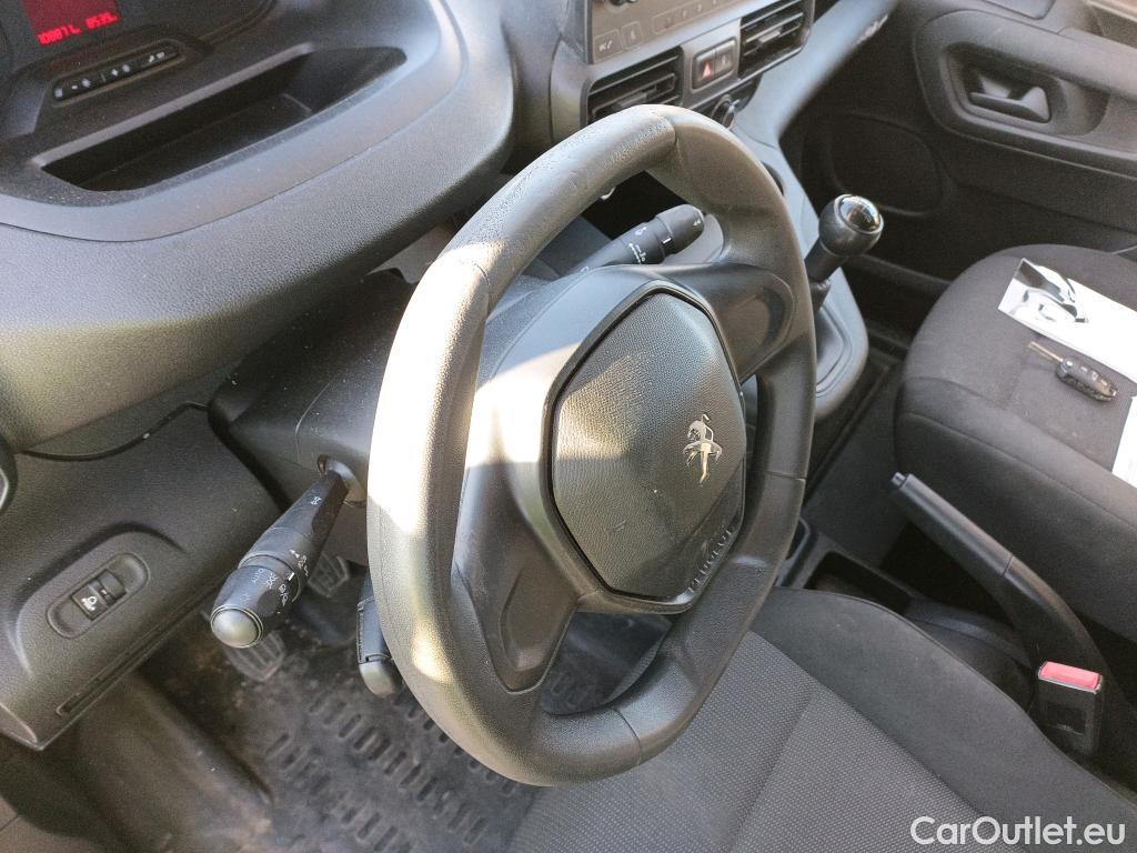  Peugeot  Partner PEUGEOT  / 2018 / 3P / furgón derivado de turismo Pro Standard 600kg BlueHDi 73kW (AC) #45