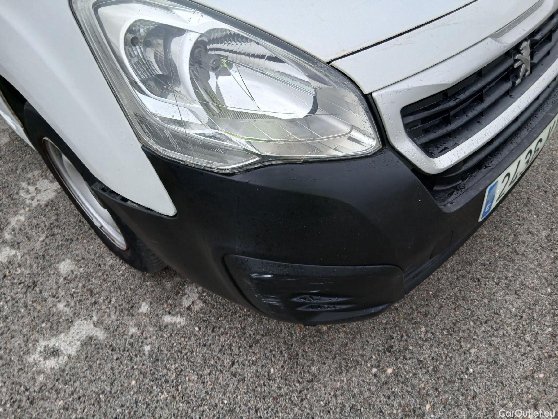  Peugeot  Partner PEUGEOT  / 2015 / 4P / combi TEPEE Access 1.6i 16v 72KW (98CV) #5