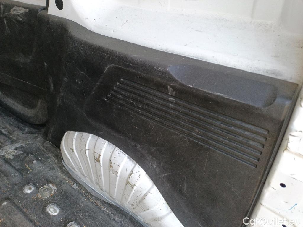  Peugeot  Partner PEUGEOT  / 2018 / 3P / furgón derivado de turismo Pro Standard 600kg BlueHDi 73kW (AC) #41