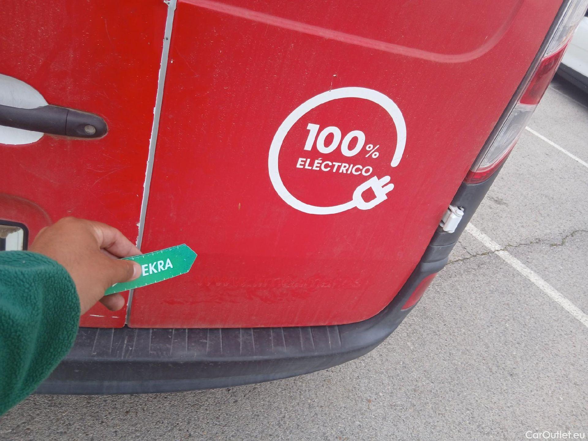  Renault  Kangoo RENAULT  Z.E./2013/3P/furgón derivado de turismo Z.E. #38