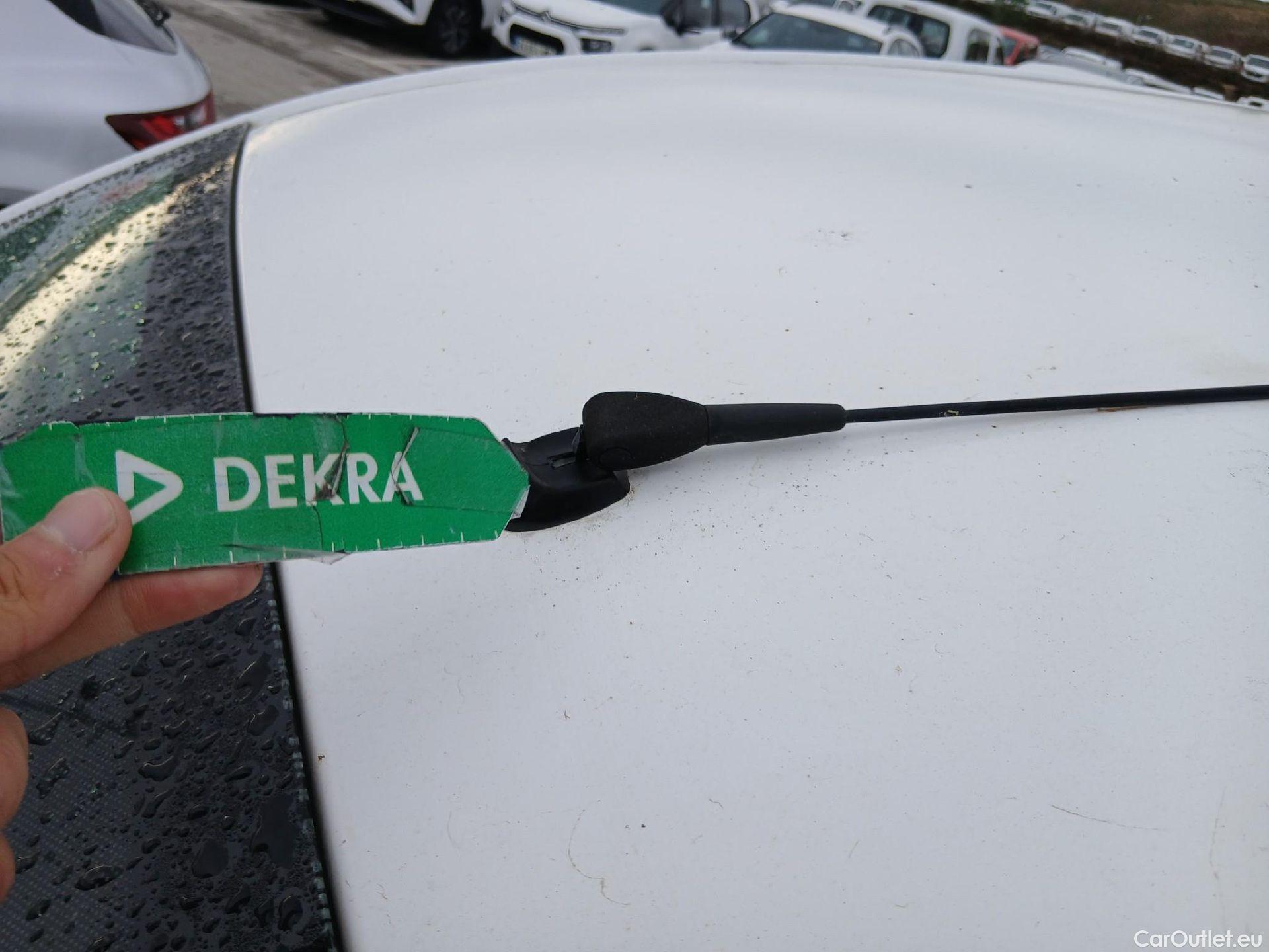  Peugeot  Partner PEUGEOT  / 2015 / 4P / combi TEPEE Access 1.6i 16v 72KW (98CV) #13