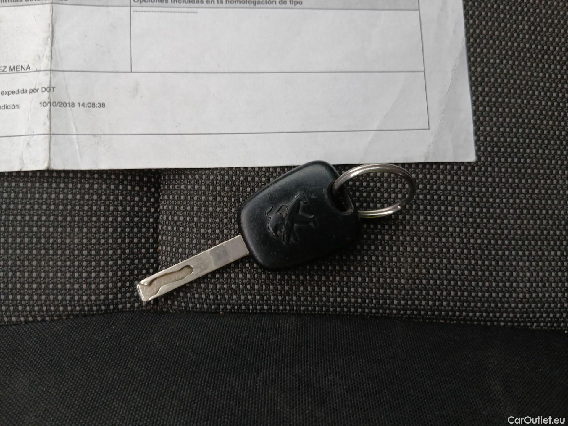  Peugeot  Partner PEUGEOT  / 2015 / 4P / combi TEPEE Access 1.6i 16v 72KW (98CV) #1