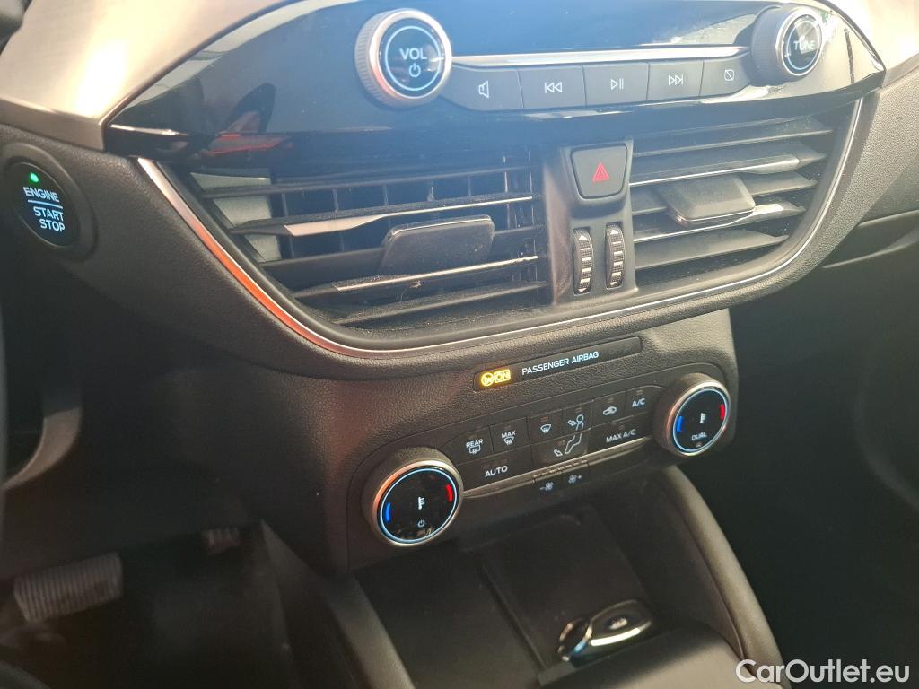  Ford  Kuga FORD  / 2019 / 5P / SUV 2.5 190 hybrid Flexifuel Pshift Titanium #9