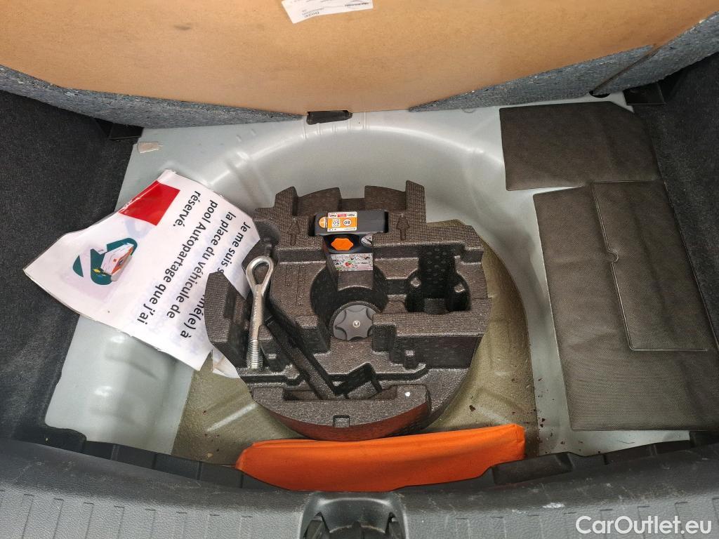  Nissan  Micra NISSAN  / 2016 / 5P / Berline IG-T 100 Xtronic Business Edition #27