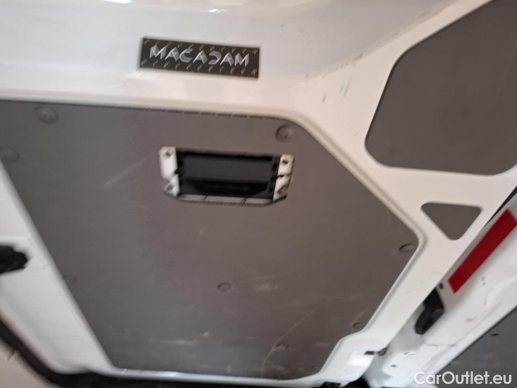  Volkswagen  Crafter  Fourgon e- 35 Fourgon mittellang Hochdach FWD 35kWh BVA #51