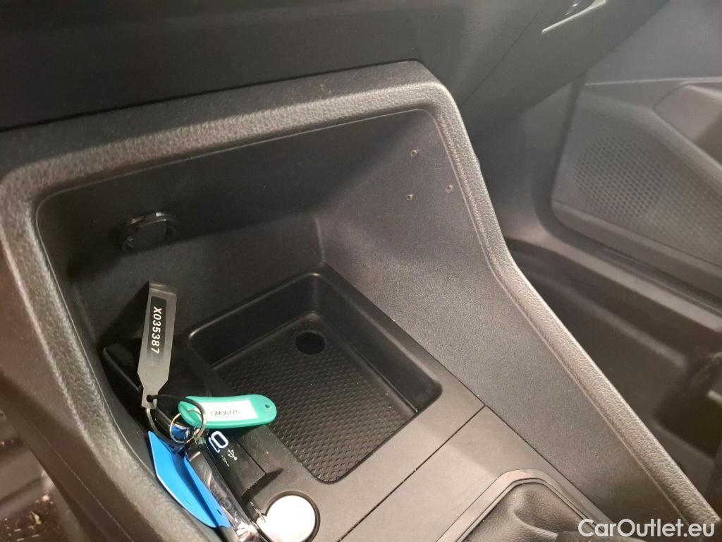  Volkswagen  Caddy VOLKSWAGEN  Cargo / 2021 / 4P / Fourgonnette 1.5 TGI 131ch Maxi Business #19