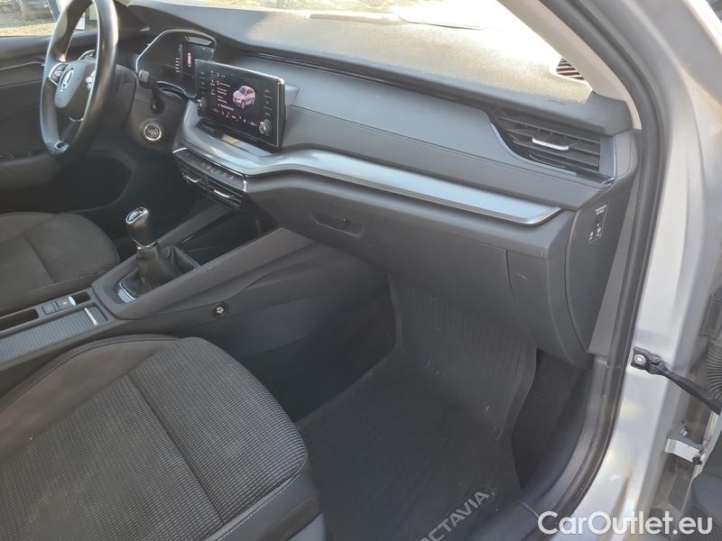  Skoda  Octavia  Combi (NX3)(2020) Oct.Combi 2.0TDI 85 Ambition #46