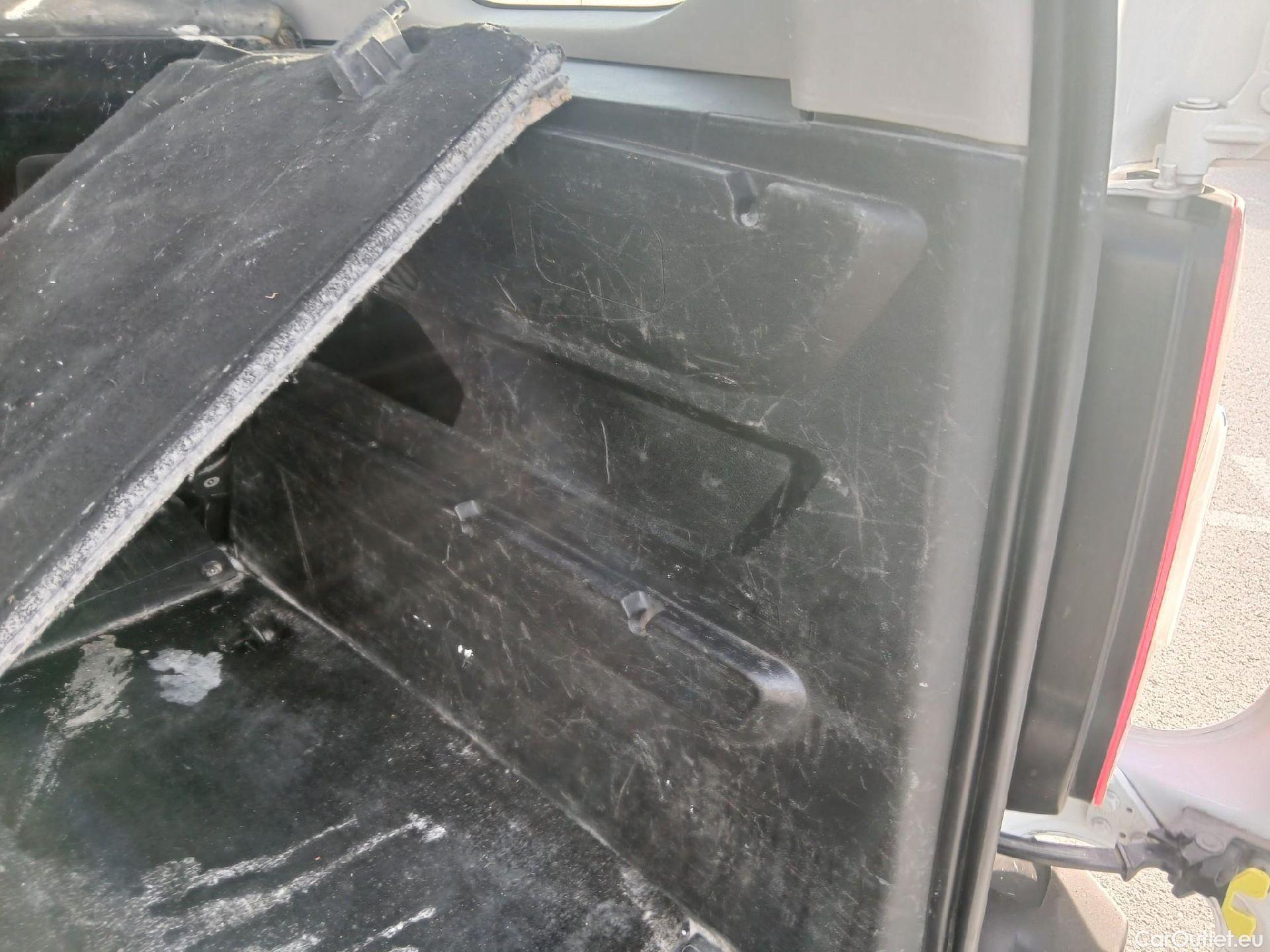  Peugeot  RIFTER PEUGEOT  / 2018 / 4P / combi Active Standard BlueHDi 73kW (IND) #9