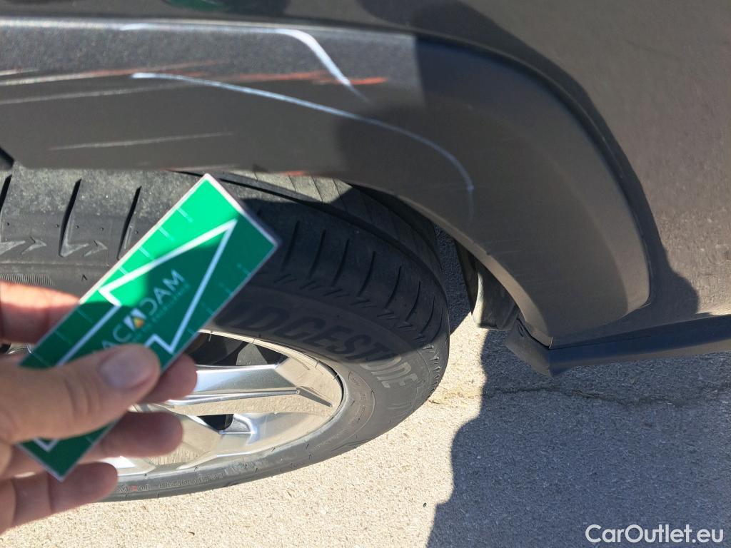  Toyota  RAV4 TOYOTA  / 2018 / 5P / todoterreno 2.5l 220H Advance #38