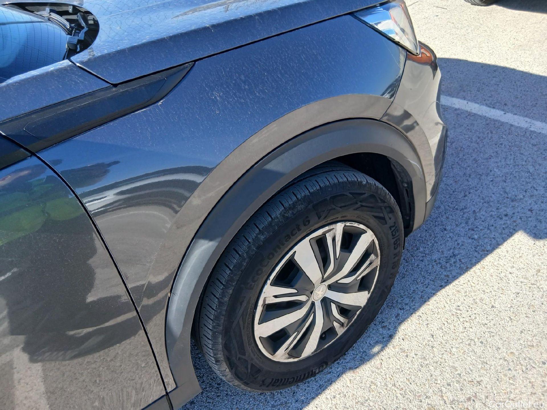  Peugeot  2008 PEUGEOT  / 2019 / 5P / todoterreno Active BlueHDI 81kW (110CV) #27