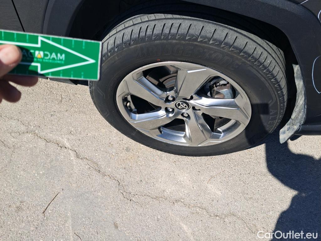  Toyota  RAV4 TOYOTA  / 2018 / 5P / todoterreno 2.5l 220H Advance #17