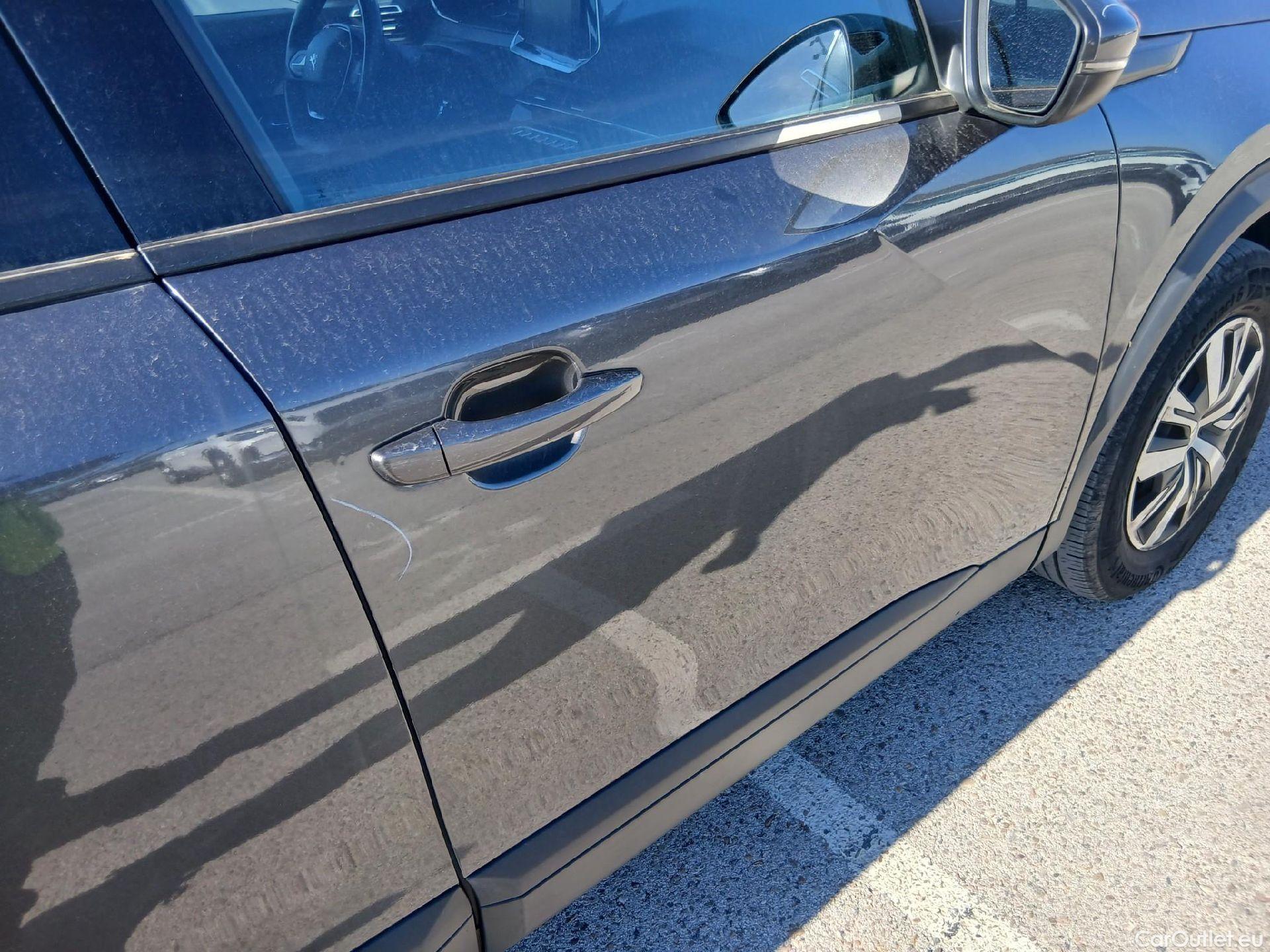  Peugeot  2008 PEUGEOT  / 2019 / 5P / todoterreno Active BlueHDI 81kW (110CV) #33