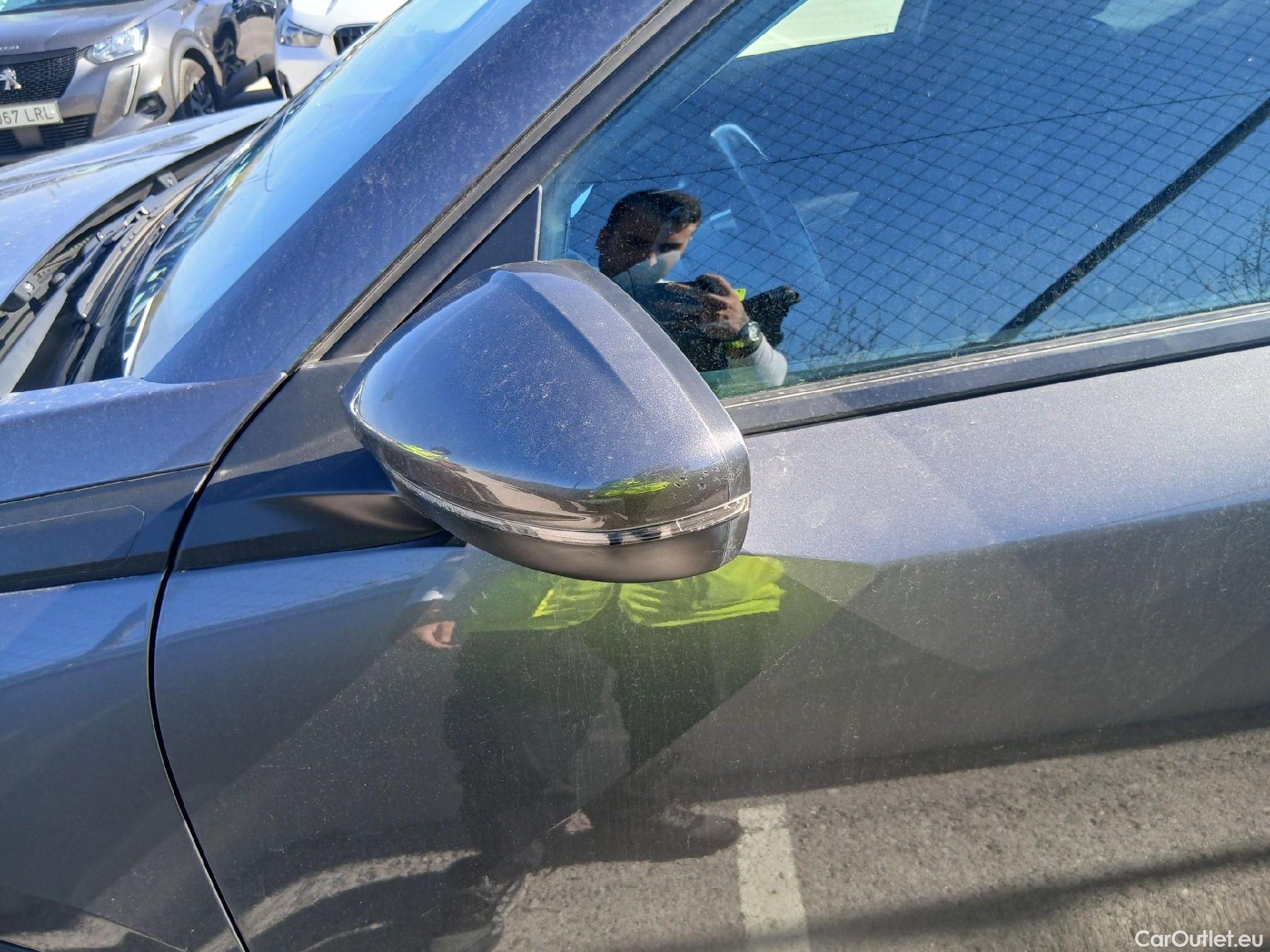  Peugeot  2008 PEUGEOT  / 2019 / 5P / todoterreno Active BlueHDI 81kW (110CV) #35