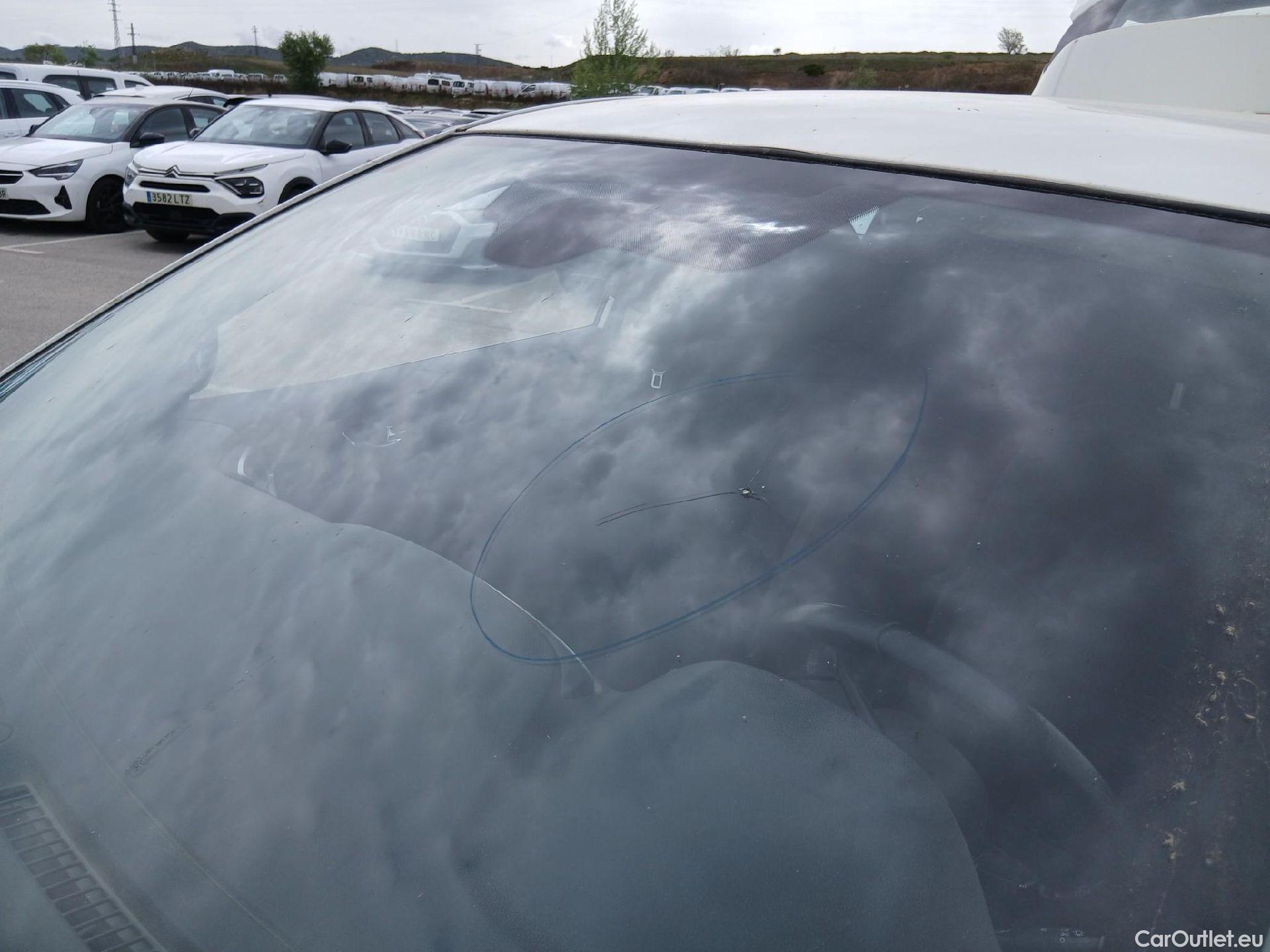  Nissan  Qashqai NISSAN  / 2017 / 5P / todoterreno DIG-T 103 kW (140 CV) E6D ACENTA #3