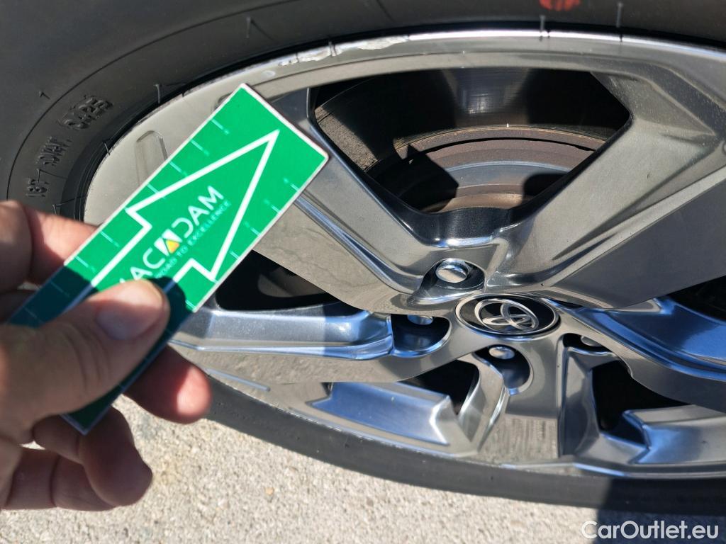  Toyota  RAV4 TOYOTA  / 2018 / 5P / todoterreno 2.5l 220H Advance #18