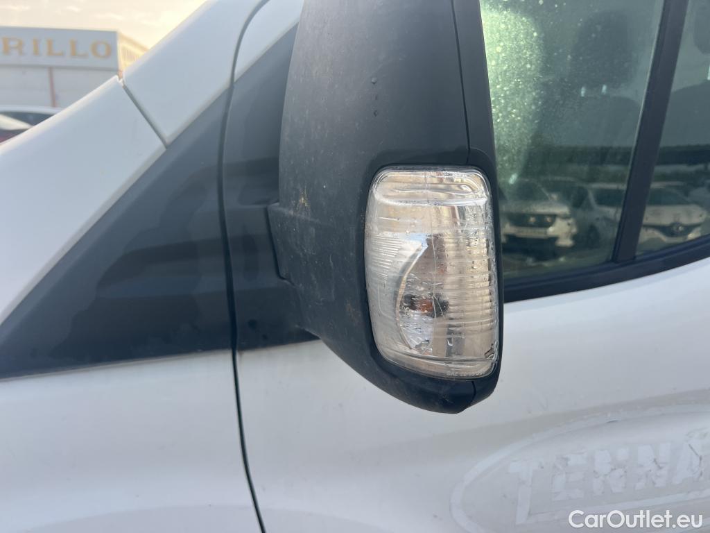  Ford  Transit FORD  / 2013 / 4P / furgón 350 96kW L2H2 Van Trend FWD #33