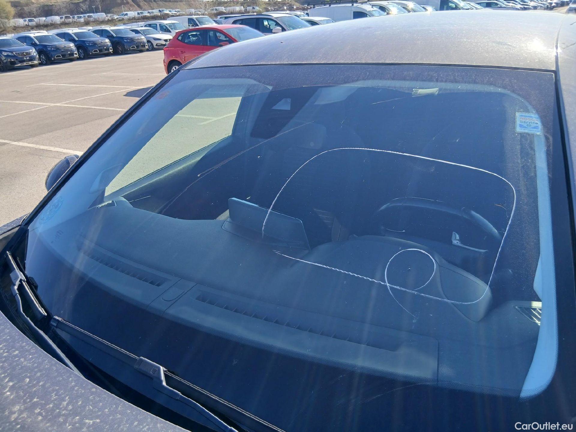  Peugeot  2008 PEUGEOT  / 2019 / 5P / todoterreno Active BlueHDI 81kW (110CV) #30