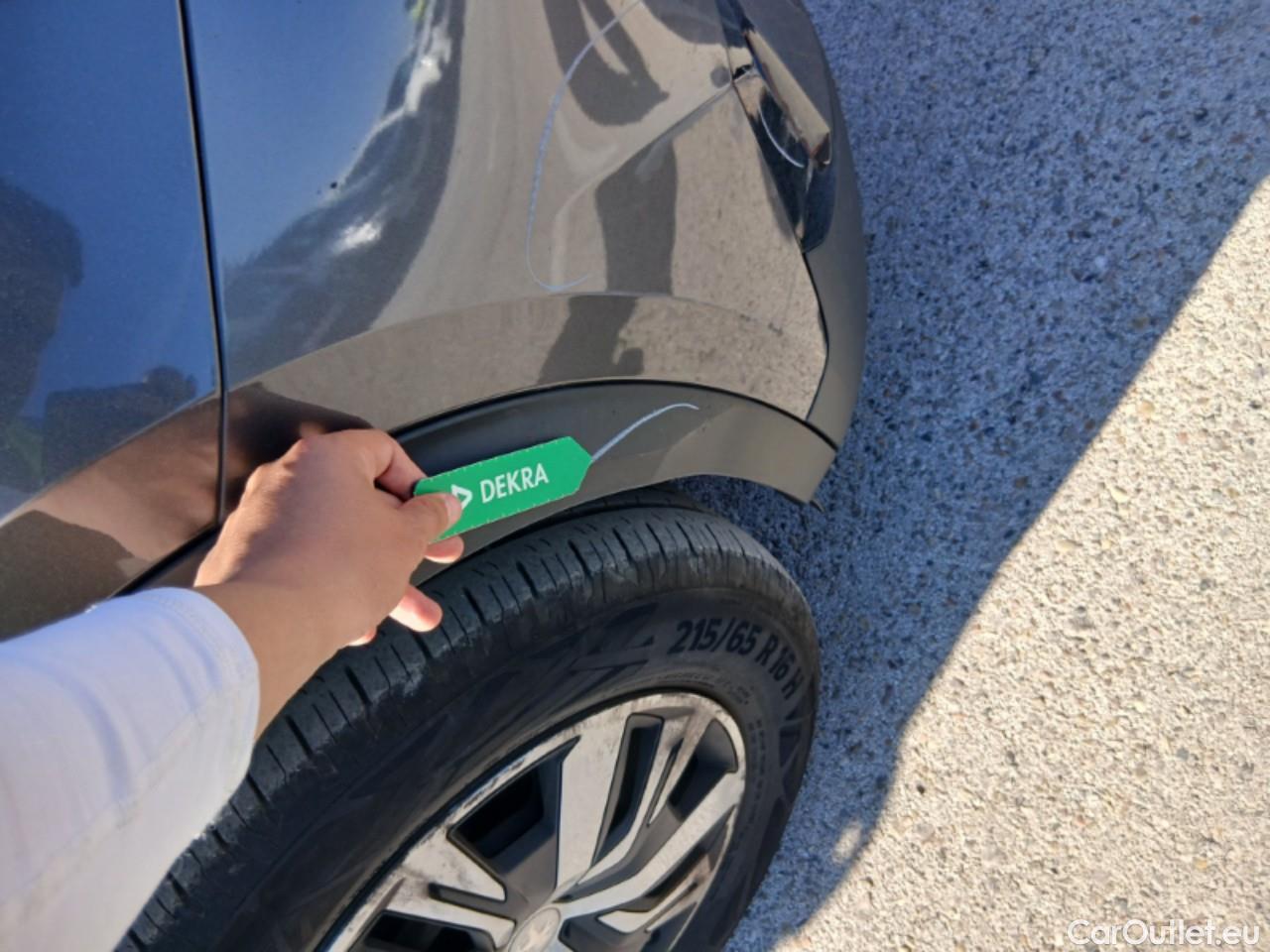  Peugeot  2008 PEUGEOT  / 2019 / 5P / todoterreno Active BlueHDI 81kW (110CV) #26