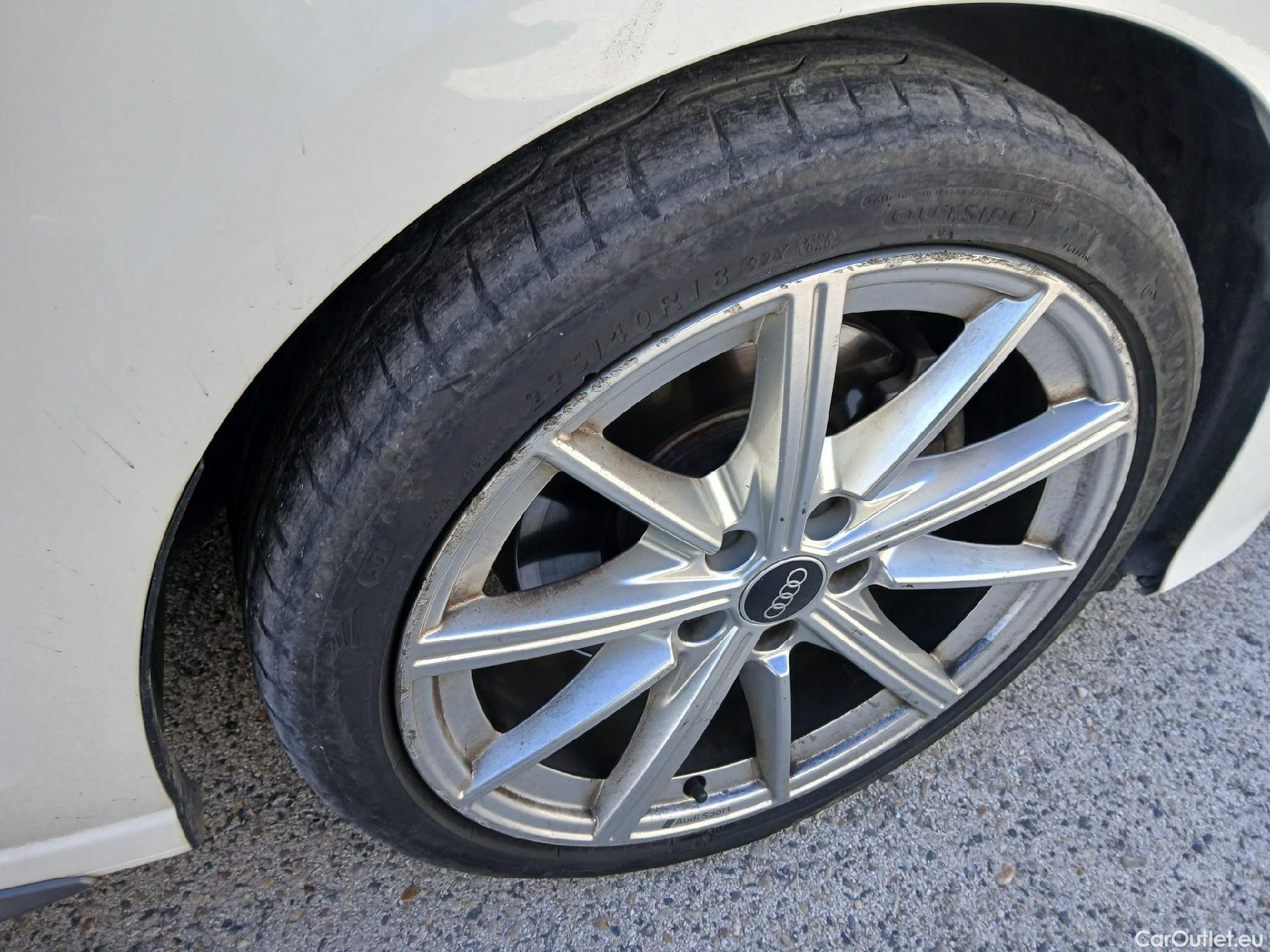  Audi  A3 AUDI  / 2020 / 5P / berlina con portón Sportback S line 30 TDI 85kW (116CV) #32