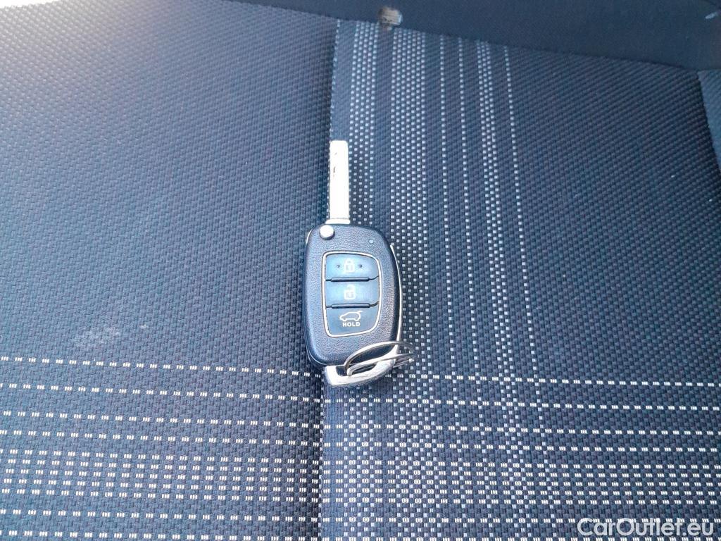  Hyundai  i20 HYUNDAI  / 2020 / 5P / berlina con portón 1.0 TGDI 74kW (100CV) 48V Essence #1