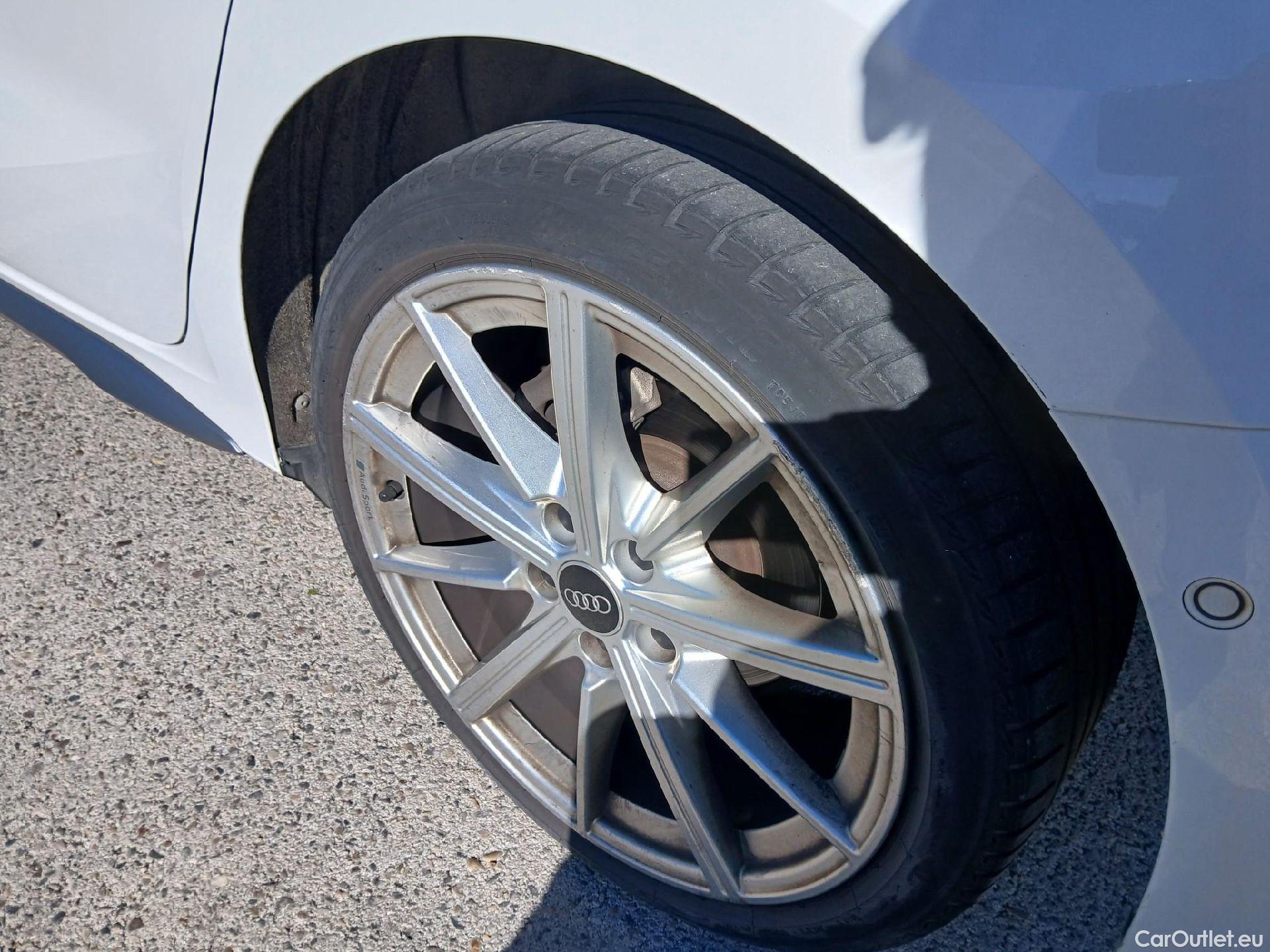  Audi  A3 AUDI  / 2020 / 5P / berlina con portón Sportback S line 30 TDI 85kW (116CV) #16