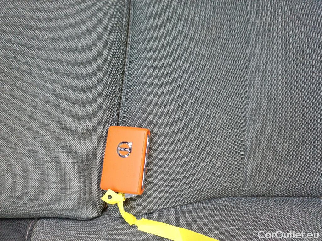  Volvo  XC 40 VOLVO XC40 / 2021 / 5P / todoterreno 2.0 B4 G AWD Plus Dark Auto #2