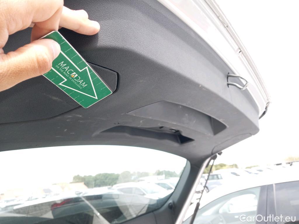  Bmw  Serie 1 BMW  / 2019 / 5P / berlina con portón 116d #18