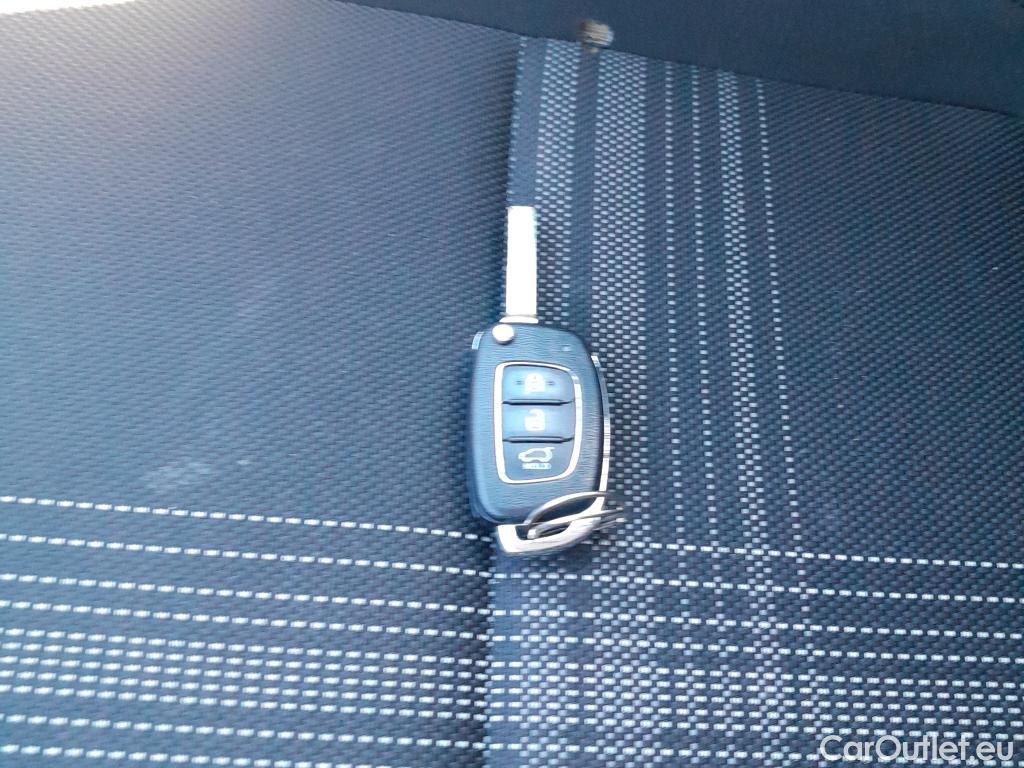  Hyundai  i20 HYUNDAI  / 2020 / 5P / berlina con portón 1.0 TGDI 74kW (100CV) 48V Essence #2