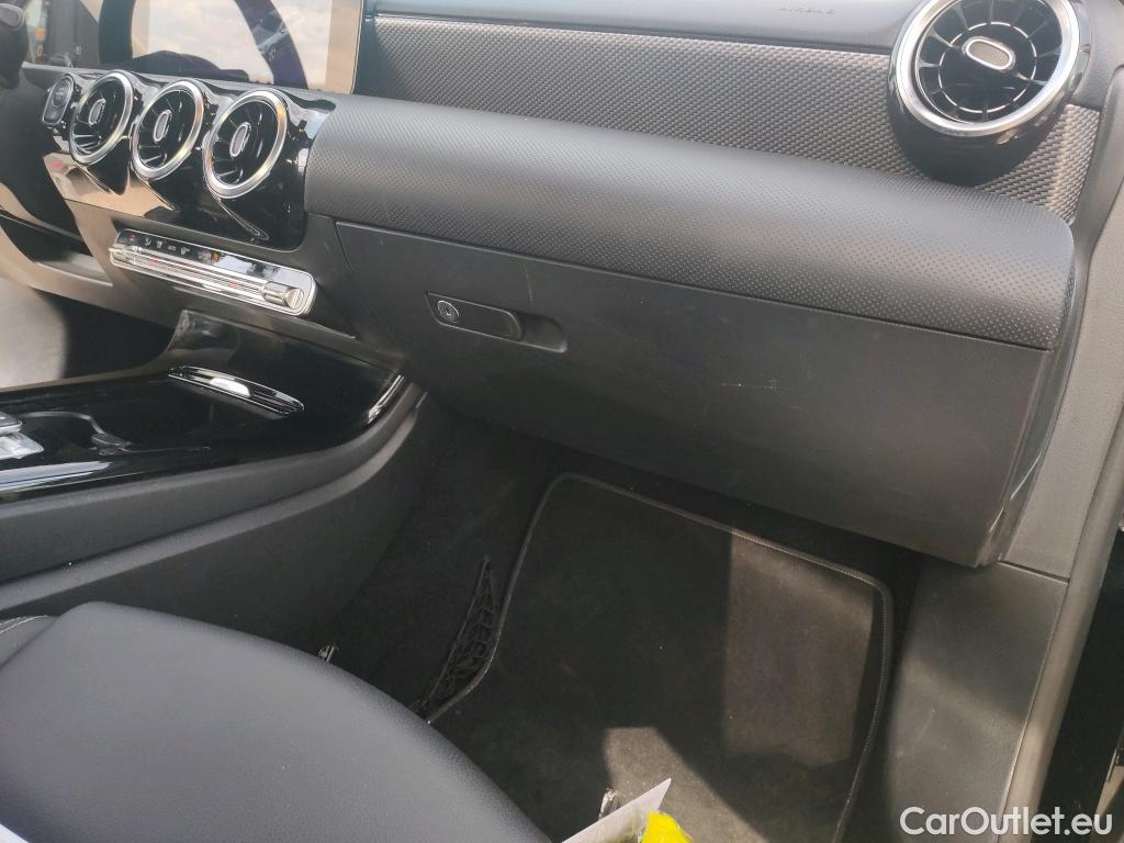  Mercedes  A-Klasse MERCEDES-BENZ Clase A / 2018 / 5P / berlina con portón A 180 d (AC) #5