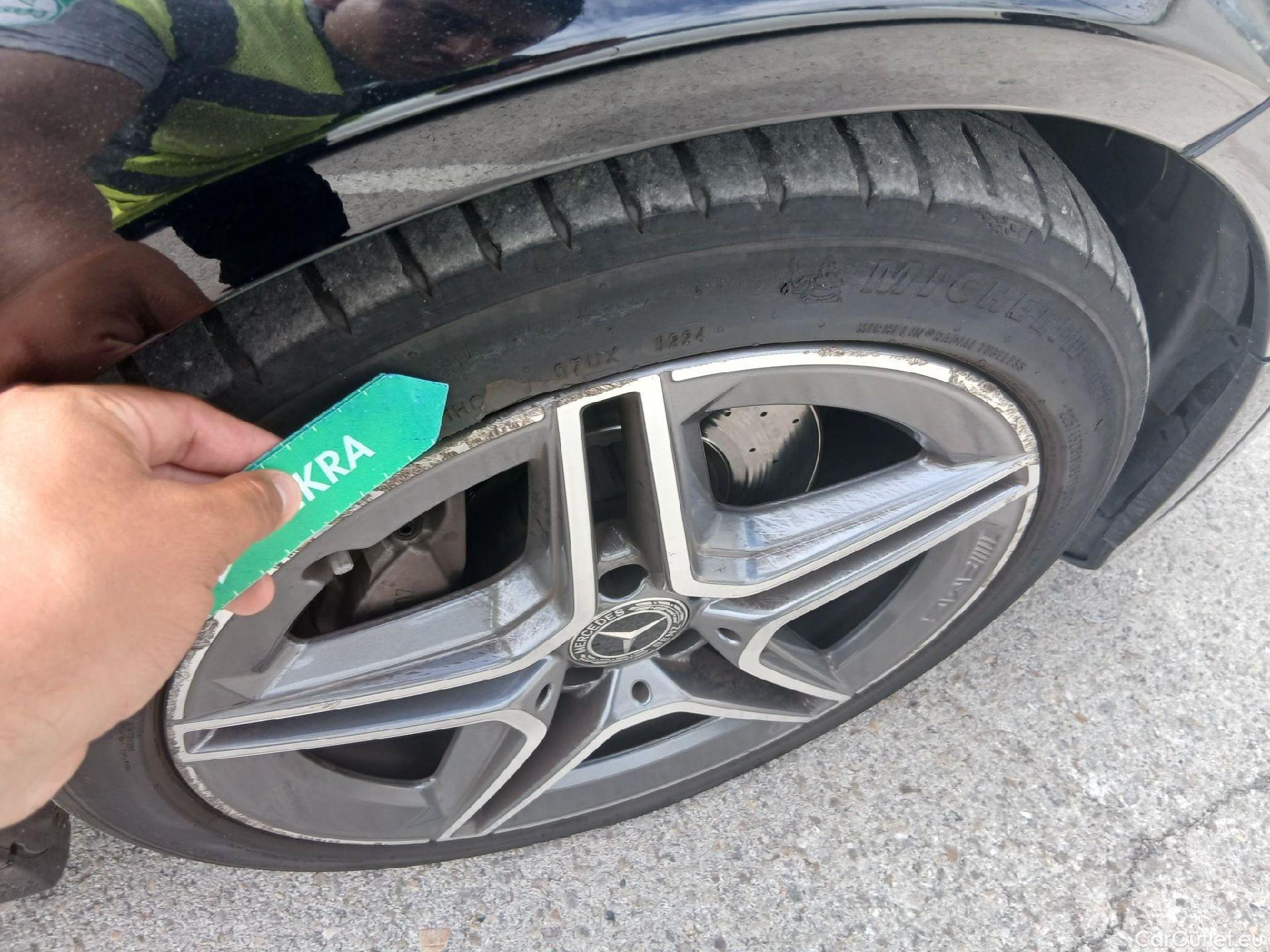  Mercedes  C-Klasse MERCEDES-BENZ Clase C / 2018 / 4P / sedán C 220 d #3