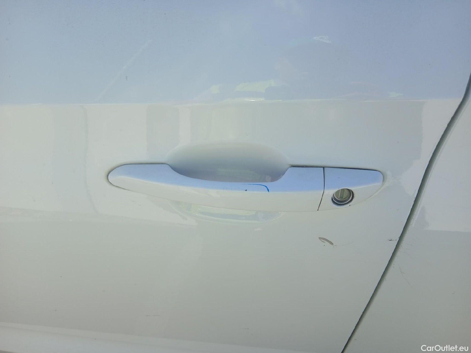  Hyundai  Tucson HYUNDAI  / 2018 / 5P / todoterreno 1.6 CRDI 85kW (116CV) 48V SLE 4X2(SP)(SL) #15