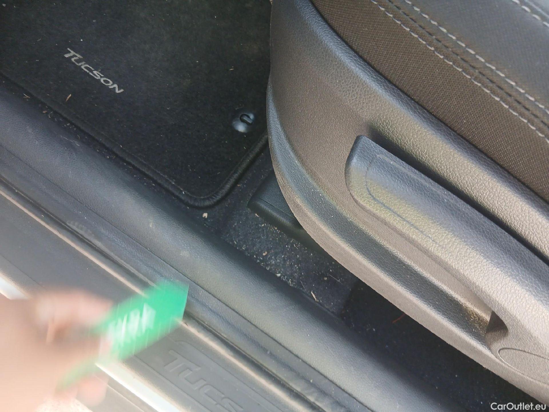  Hyundai  Tucson HYUNDAI  / 2018 / 5P / todoterreno 1.6 CRDI 85kW (116CV) 48V SLE 4X2(SP)(SL) #5