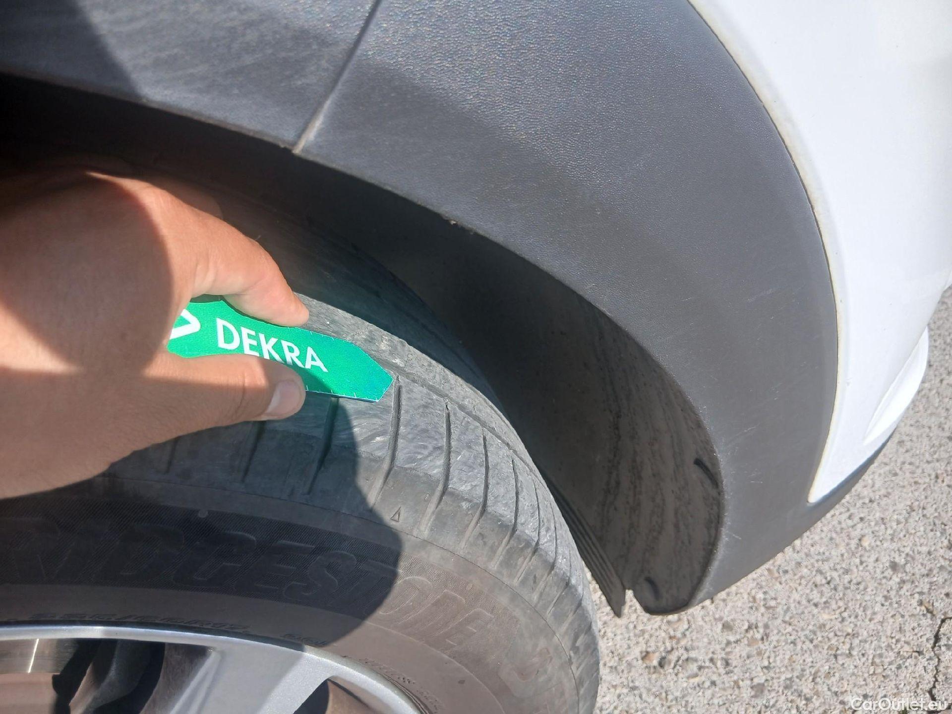  Hyundai  Tucson HYUNDAI  / 2018 / 5P / todoterreno 1.6 CRDI 85kW (116CV) 48V SLE 4X2(SP)(SL) #4