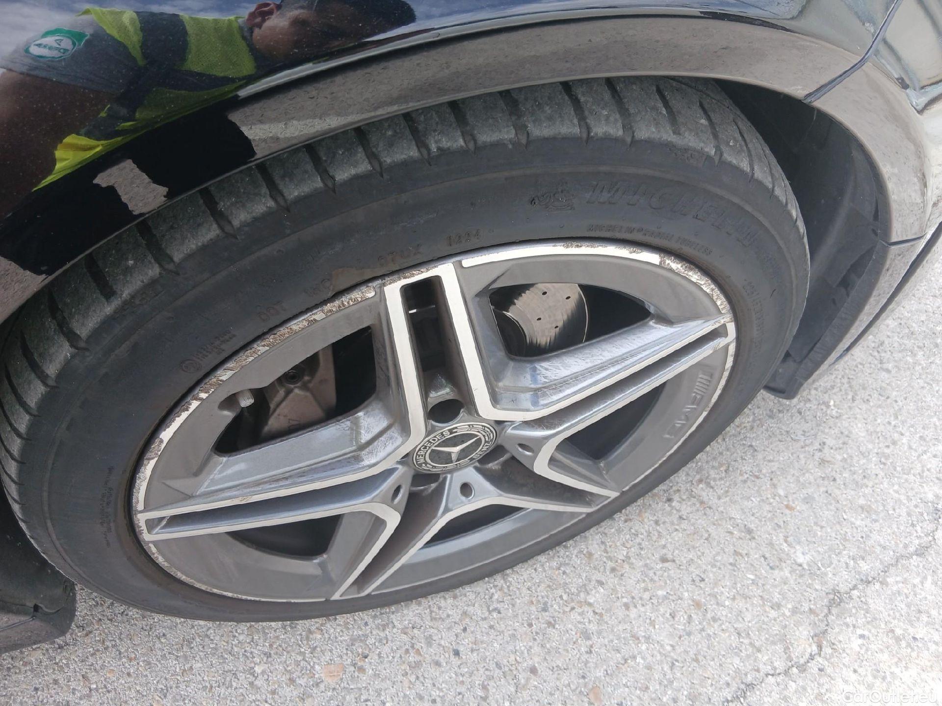  Mercedes  C-Klasse MERCEDES-BENZ Clase C / 2018 / 4P / sedán C 220 d #4