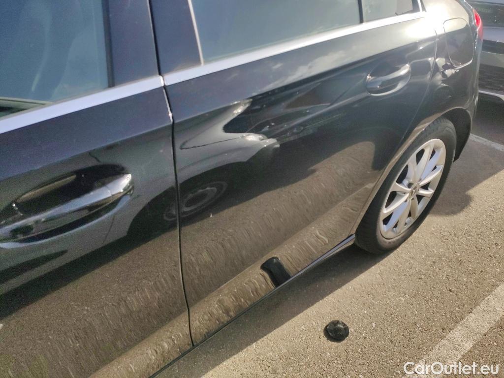  Mercedes  A-Klasse MERCEDES-BENZ Clase A / 2018 / 5P / berlina con portón A 180 d (AC) #3