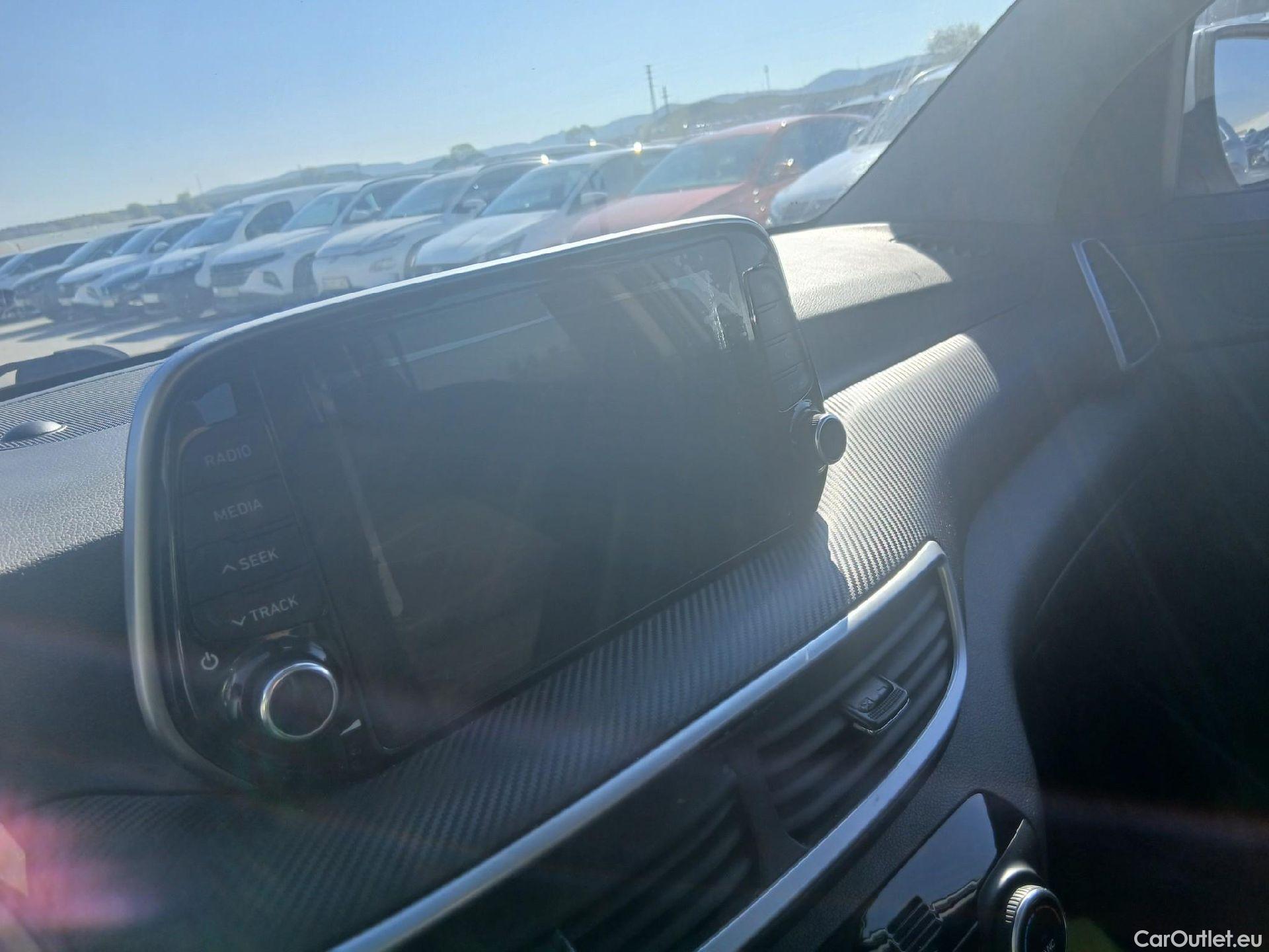  Hyundai  Tucson HYUNDAI  / 2018 / 5P / todoterreno 1.6 CRDI 85kW (116CV) 48V SLE 4X2(SP)(SL) #10