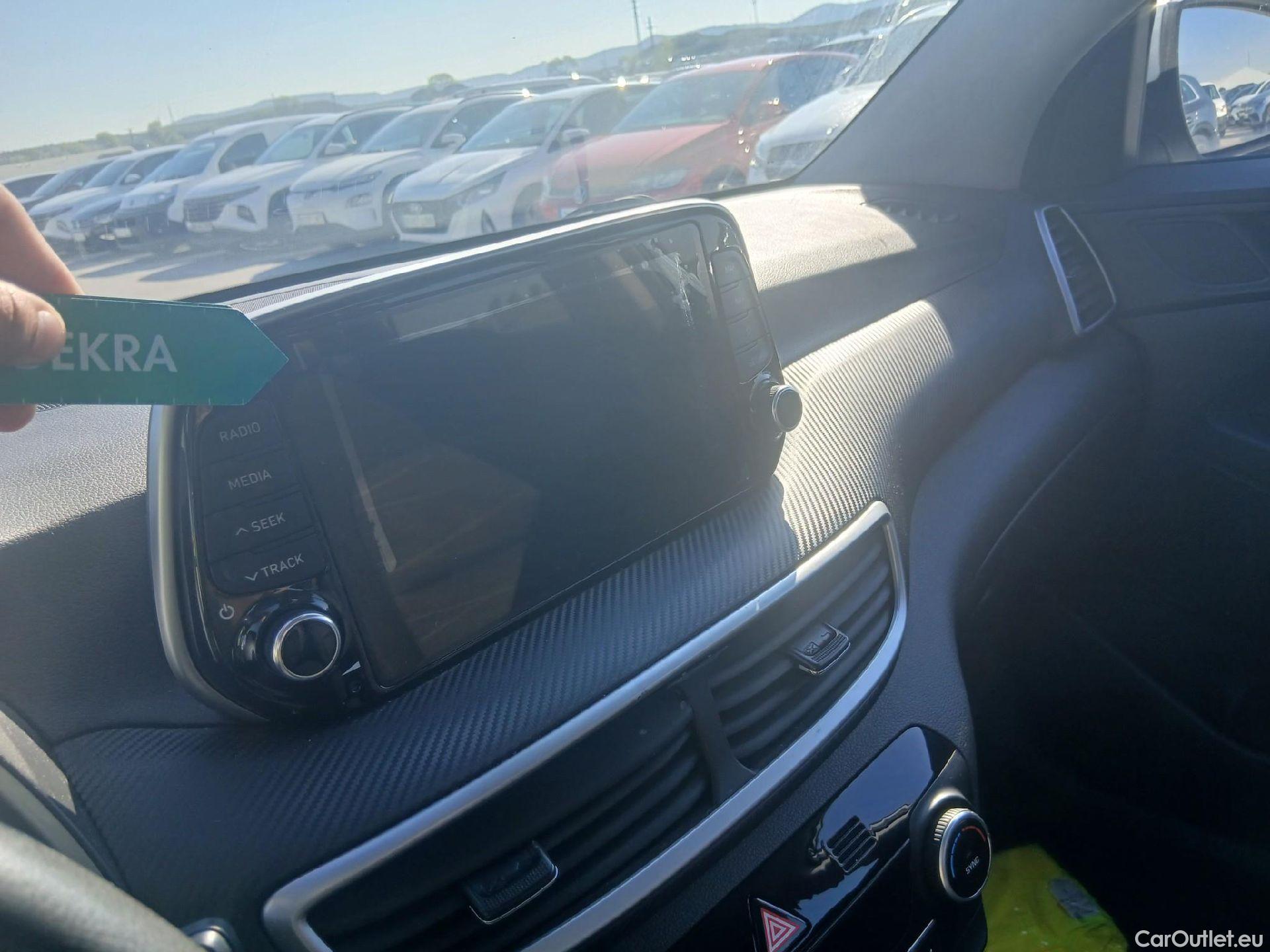  Hyundai  Tucson HYUNDAI  / 2018 / 5P / todoterreno 1.6 CRDI 85kW (116CV) 48V SLE 4X2(SP)(SL) #9