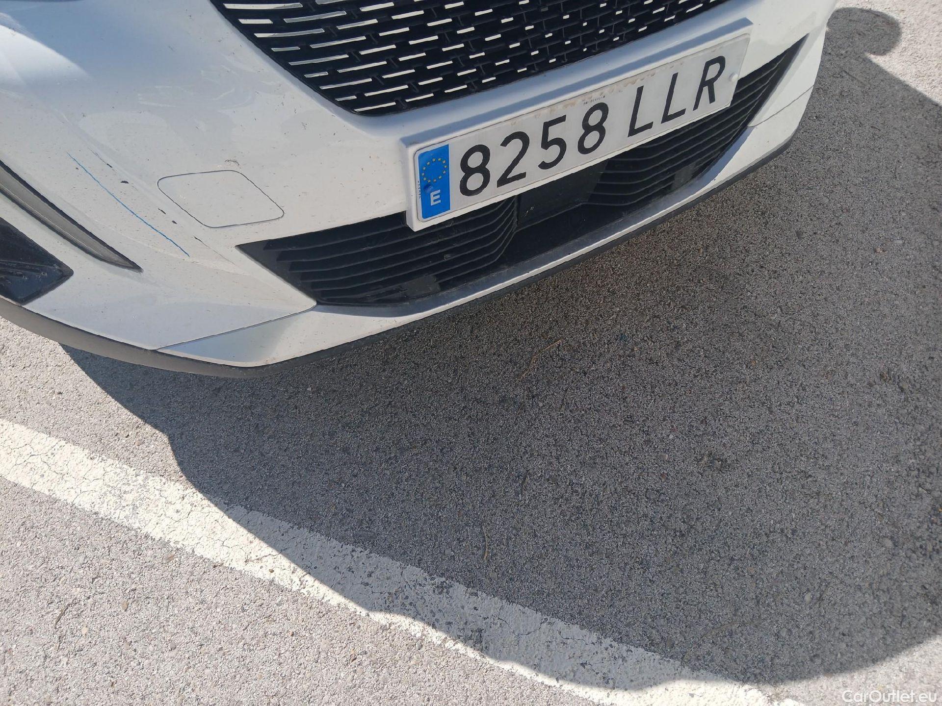  Peugeot  2008 PEUGEOT  / 2019 / 5P / todoterreno Allure BlueHDI 100 S&S BVM6 (AC) #16