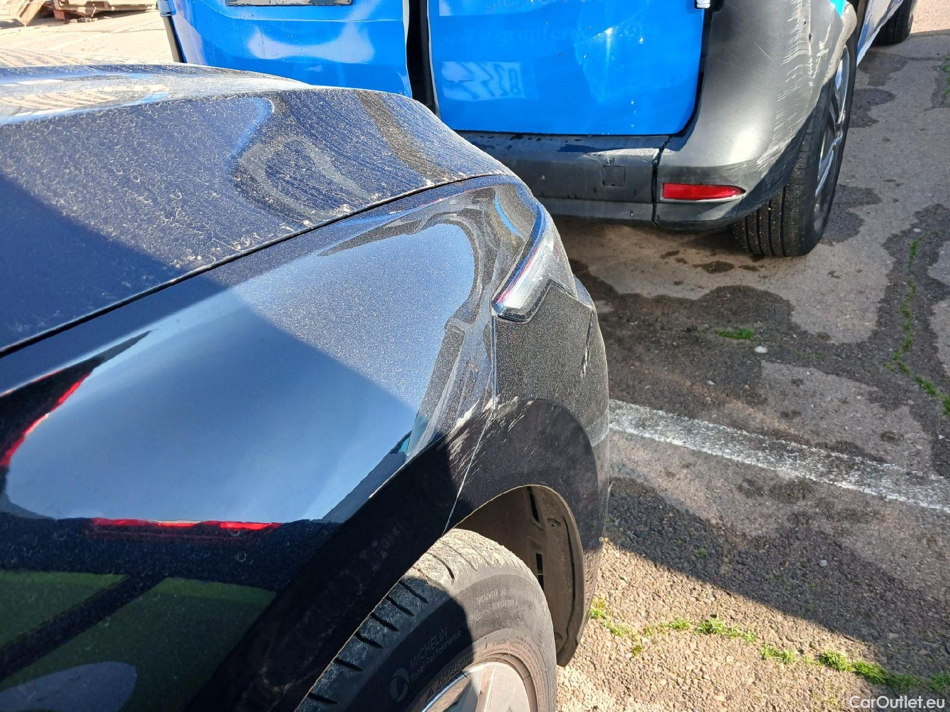  Volkswagen  Golf  VOLKSWAGEN / 2020 / 5P / berlina con portón Life 2.0 TDI 85kW (115CV) #20